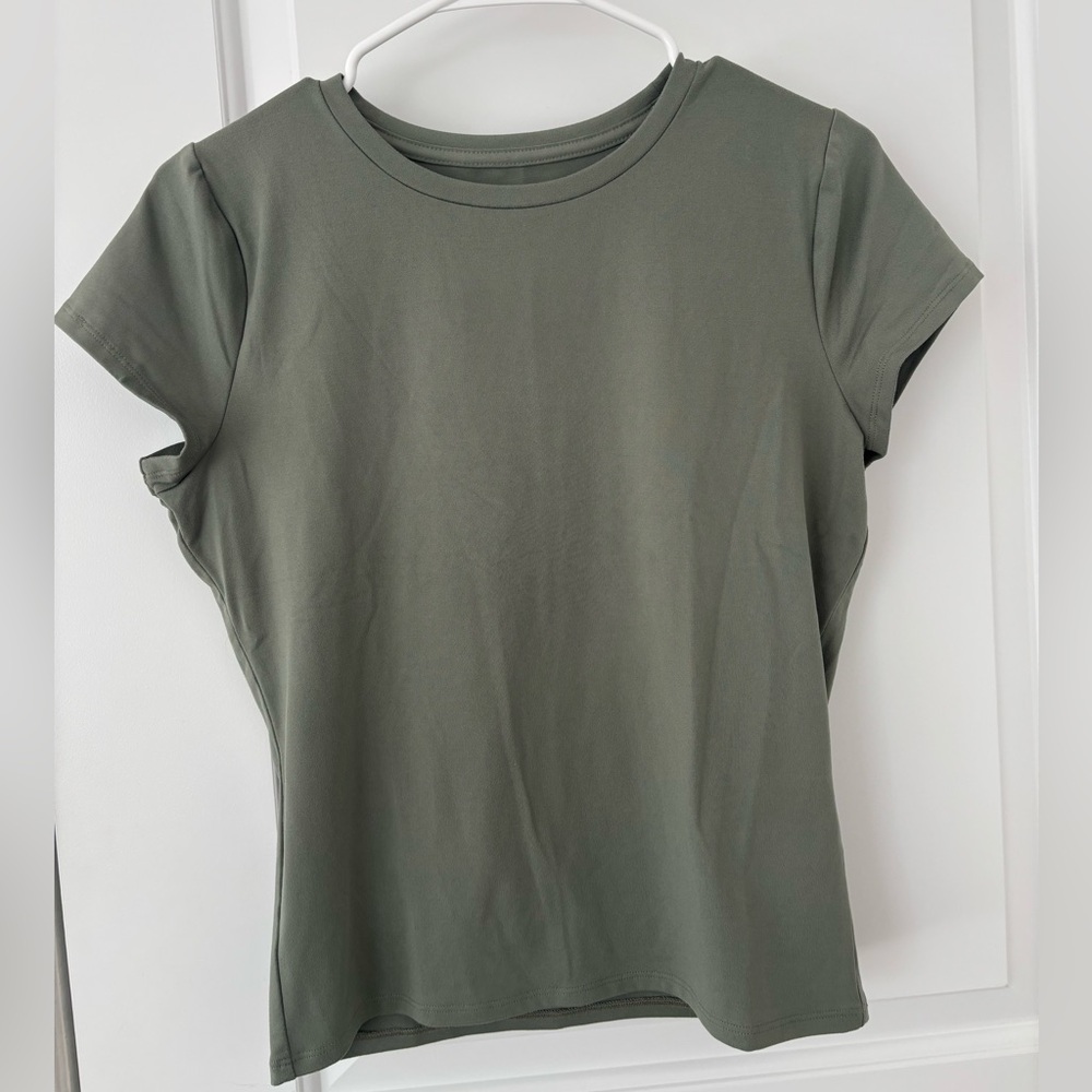 Olive green short sleeve hollister top